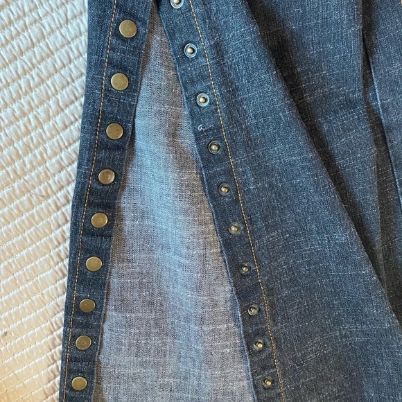 Cache Gray Wash Lower Leg Side Buttons Mid Rise Wide Leg Denim Jeans - Picture 7 of 10